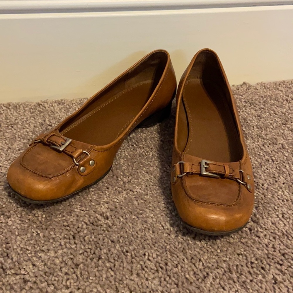 Women’s casual shoes. Leather upper